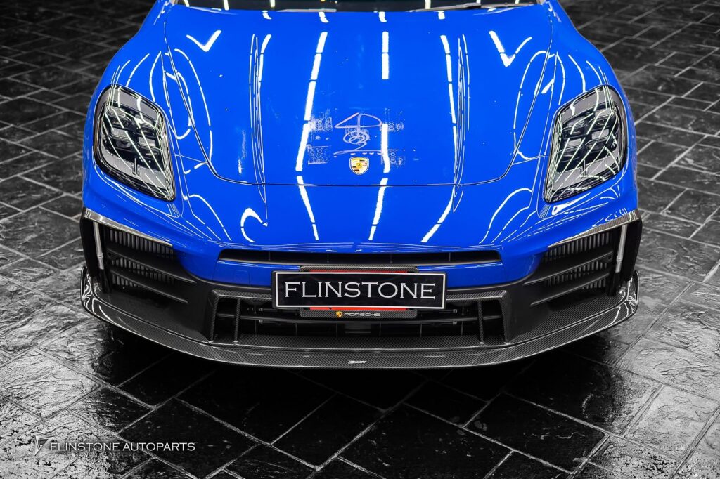 PORSCHE 976 Panamera เกรดสูงสุด: เป็นงานคาร์บอนที่ผ่านกระบวนการผลิตด้วยความร้อนและแรง
