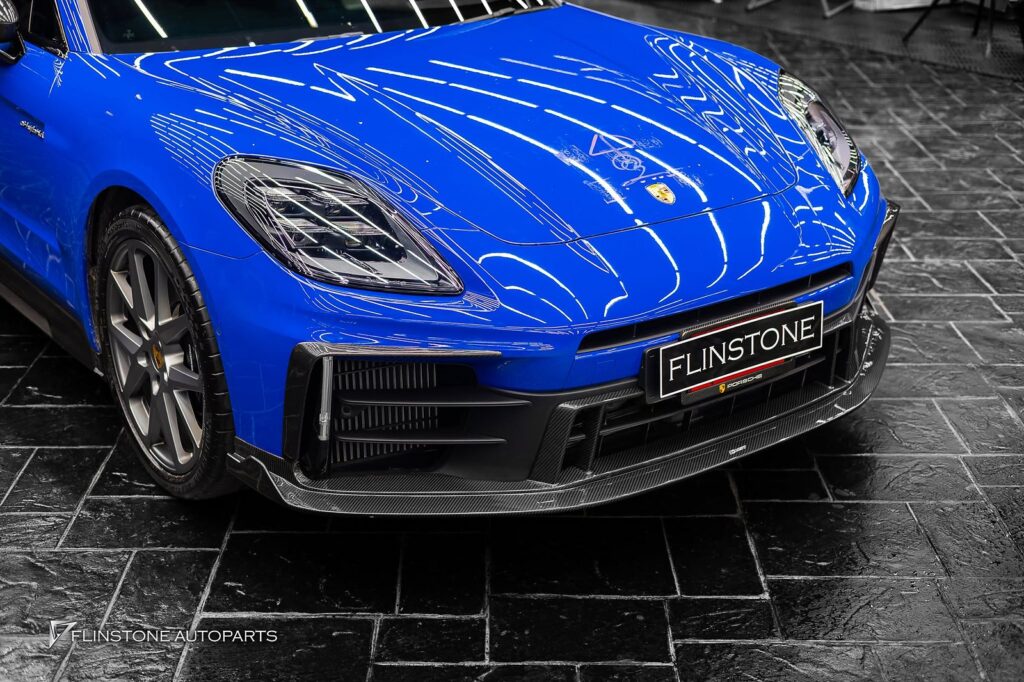 PORSCHE 976 Panamera เกรดสูงสุด: เป็นงานคาร์บอนที่ผ่านกระบวนการผลิตด้วยความร้อนและแรง