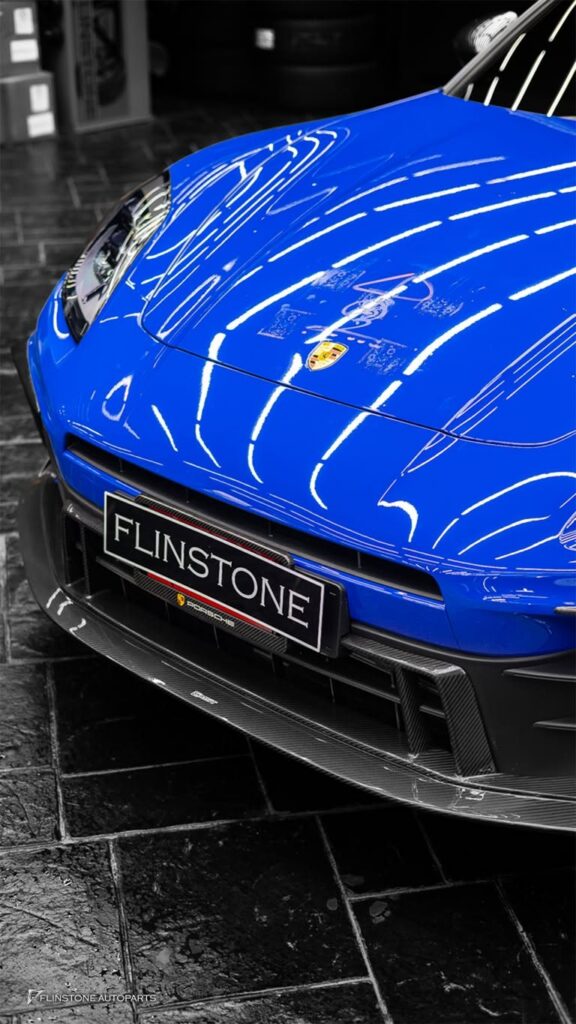 PORSCHE 976 Panamera เกรดสูงสุด: เป็นงานคาร์บอนที่ผ่านกระบวนการผลิตด้วยความร้อนและแรง