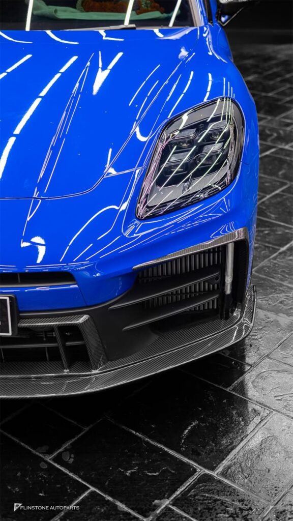 PORSCHE 976 Panamera เกรดสูงสุด: เป็นงานคาร์บอนที่ผ่านกระบวนการผลิตด้วยความร้อนและแรง