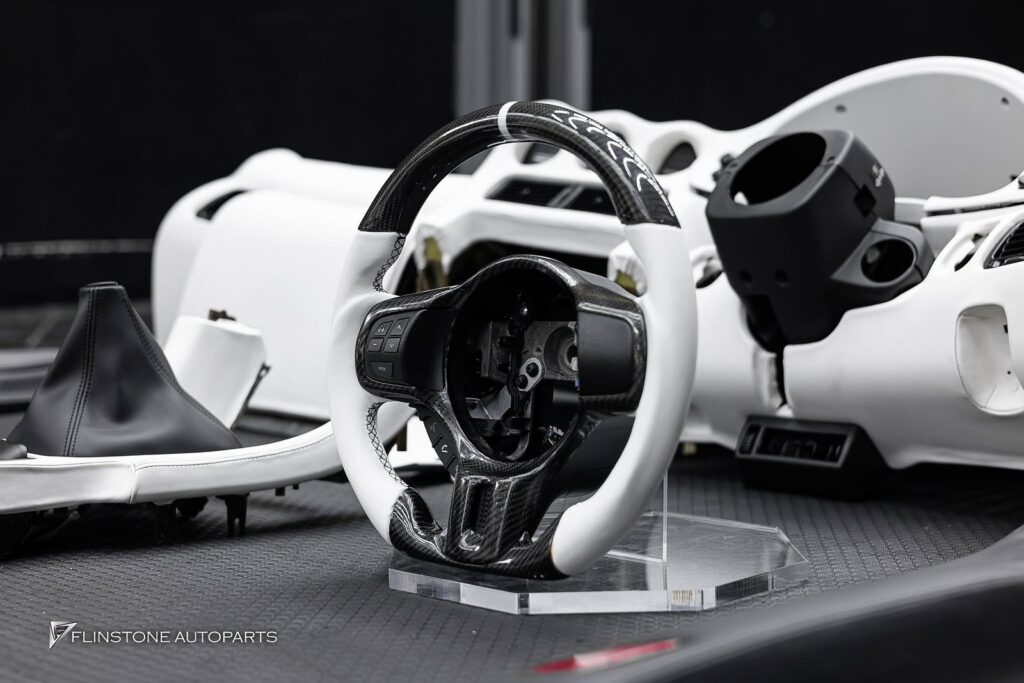 UPGRADE INTERIOR MISUBISHI 3000GT เปลี่ยนสีภายในให้ดูสดใหม่ยิ่งขึ้นทูโทนขาว-ดำ