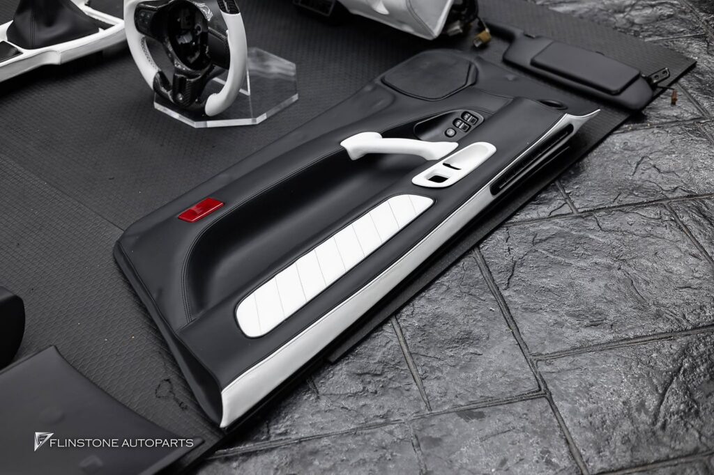 UPGRADE INTERIOR MISUBISHI 3000GT เปลี่ยนสีภายในให้ดูสดใหม่ยิ่งขึ้นทูโทนขาว-ดำ
