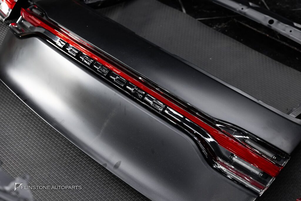 PORSCHE MACAN 到店改款升级为 Facelift 两侧全车部件套装