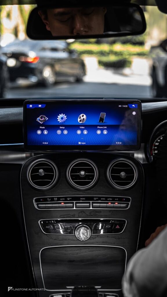 Mercedes-Benz cutting-edge upgrade for W205 C-Class with the screen set Android the top spec