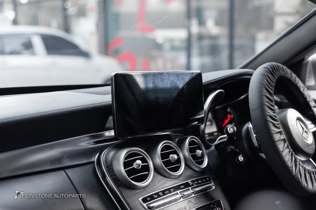 Mercedes-Benz cutting-edge upgrade for W205 C-Class with the screen set Android the top spec