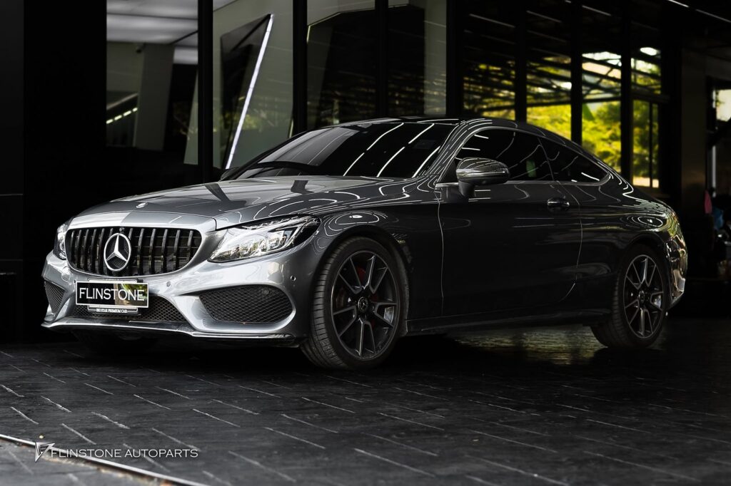 Mercedes-Benz กระจังหน้าทรง GT สีดำเงา ติดตั้งสำหรับ W205 C-Class