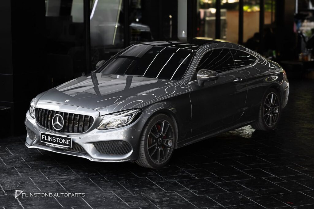 Mercedes-Benz กระจังหน้าทรง GT สีดำเงา ติดตั้งสำหรับ W205 C-Class