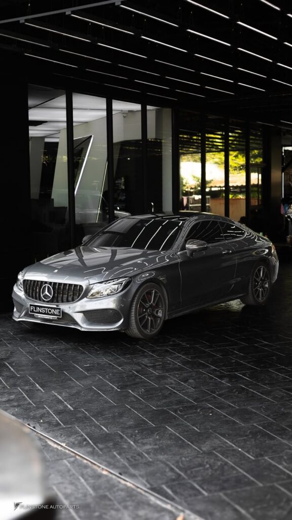 Mercedes-Benz กระจังหน้าทรง GT สีดำเงา ติดตั้งสำหรับ W205 C-Class
