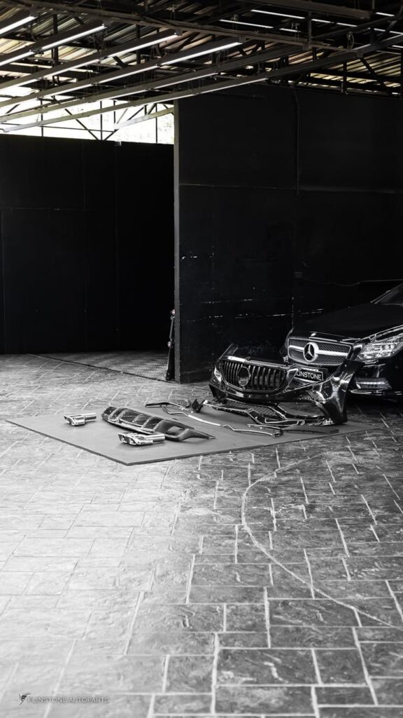 Mercedes-Benz W218 CLS-Class Coupe CLS63 AMG Facelift Style Front Bumper + GT Panamericana
