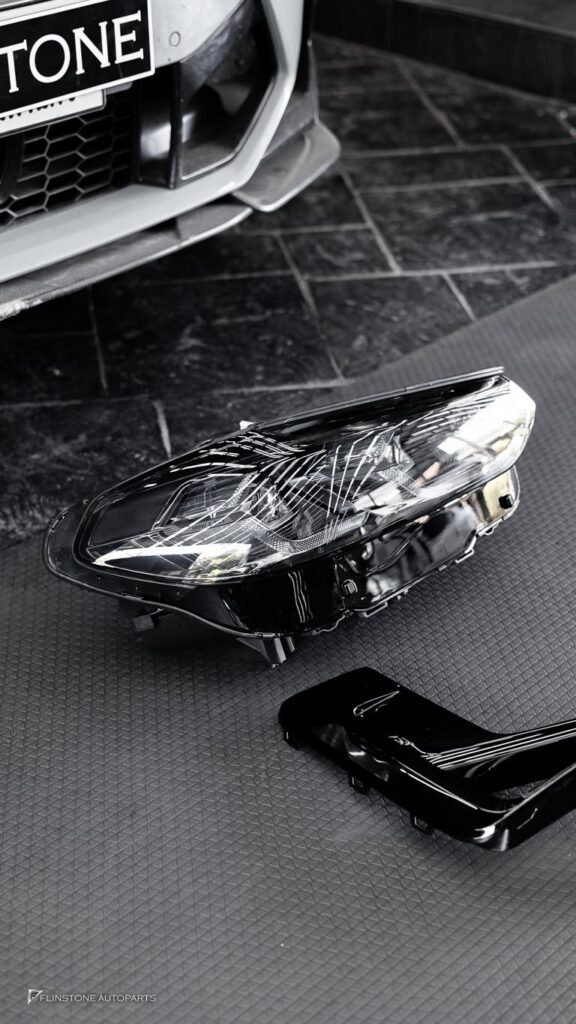 BMW X4 G02 LCI ติดตั้งไฟหน้าแท้ข้างขวาใหม่ และลิ้นหน้าคาร์บอนทรง