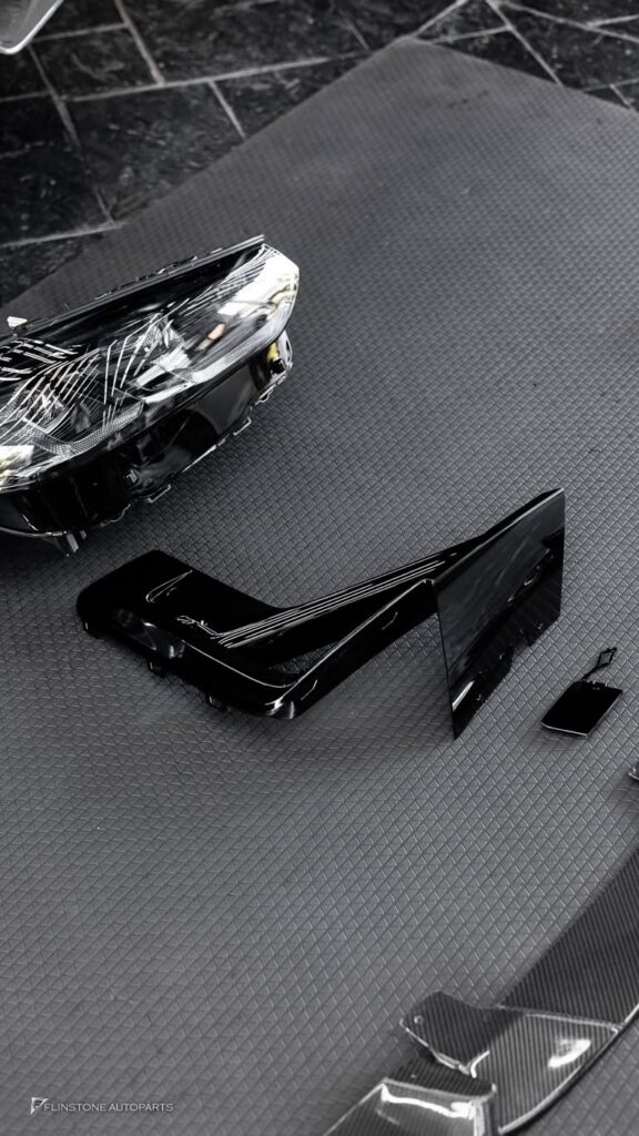 BMW X4 G02 LCI ติดตั้งไฟหน้าแท้ข้างขวาใหม่ และลิ้นหน้าคาร์บอนทรง