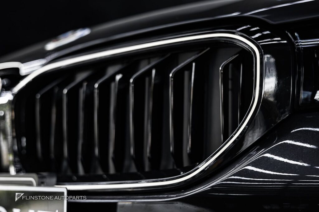 กระจังหน้าขอบ LED ทรง M5 ติดตั้งใน BMW G30 Series 5 LCI สอบถามทา