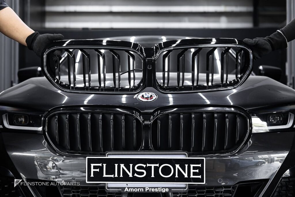 กระจังหน้าขอบ LED ทรง M5 ติดตั้งใน BMW G30 Series 5 LCI สอบถามทา