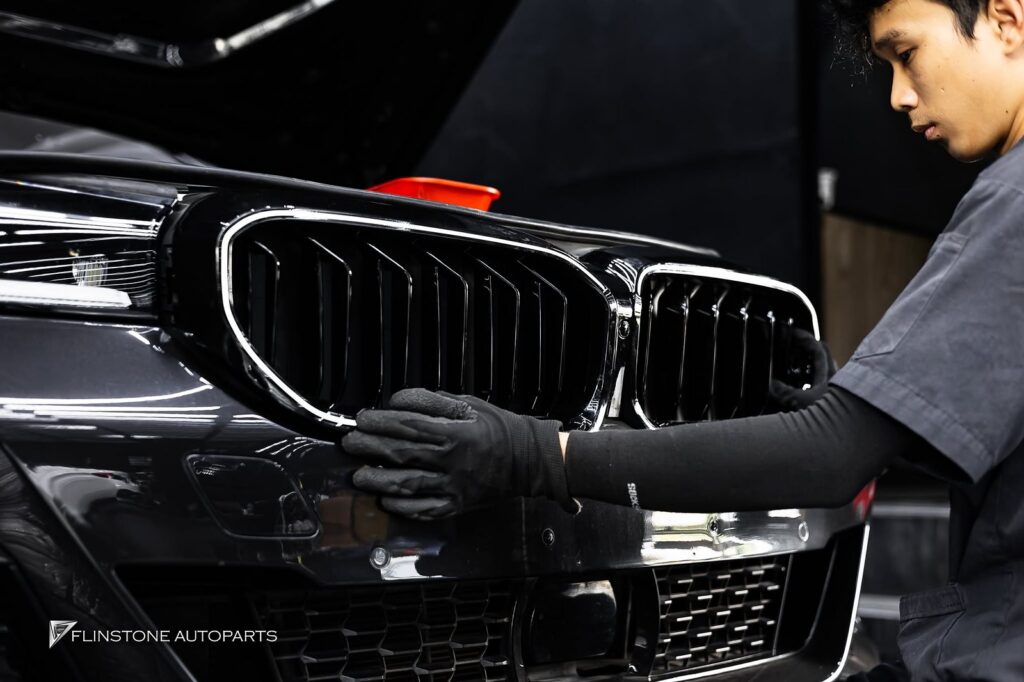 กระจังหน้าขอบ LED ทรง M5 ติดตั้งใน BMW G30 Series 5 LCI สอบถามทา