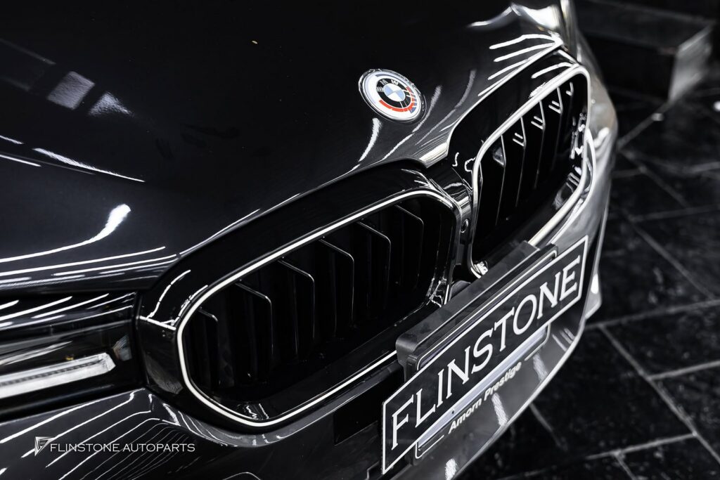 กระจังหน้าขอบ LED ทรง M5 ติดตั้งใน BMW G30 Series 5 LCI สอบถามทา