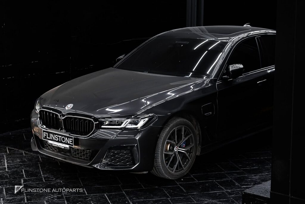 กระจังหน้าขอบ LED ทรง M5 ติดตั้งใน BMW G30 Series 5 LCI สอบถามทา