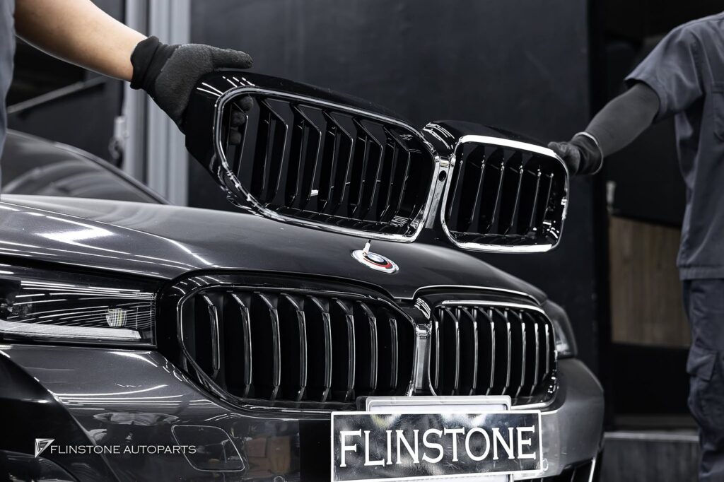 กระจังหน้าขอบ LED ทรง M5 ติดตั้งใน BMW G30 Series 5 LCI สอบถามทา