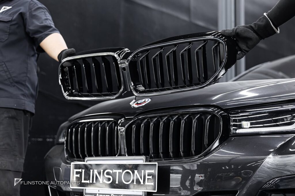 กระจังหน้าขอบ LED ทรง M5 ติดตั้งใน BMW G30 Series 5 LCI สอบถามทา
