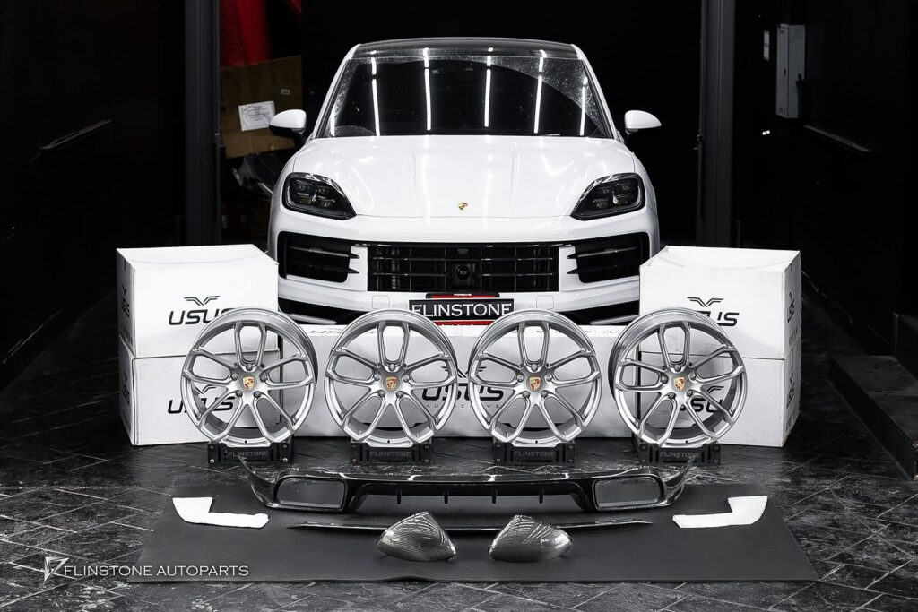 PORSCHE Cayenne 9Y0.2 USUS Forged Wheel [Custom] + USUS Autoclave Carbon Fiber Trunk S
