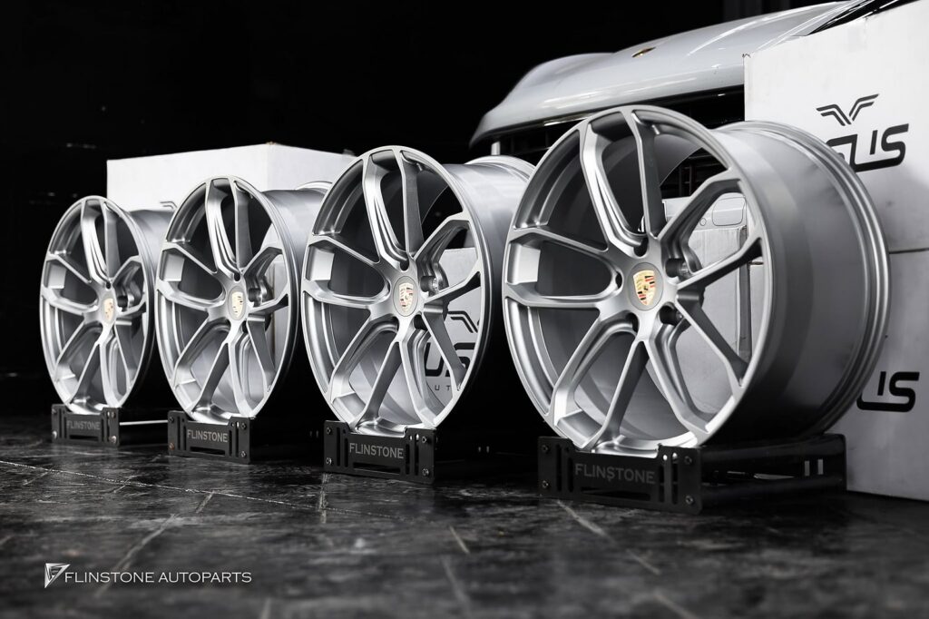 PORSCHE Cayenne 9Y0.2 USUS Forged Wheel [Custom] + USUS Autoclave Carbon Fiber Trunk S