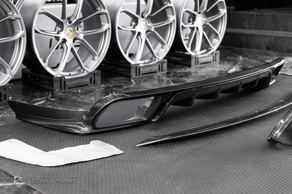 PORSCHE Cayenne 9Y0.2 USUS Forged Wheel [Custom] + USUS Autoclave Carbon Fiber Trunk S