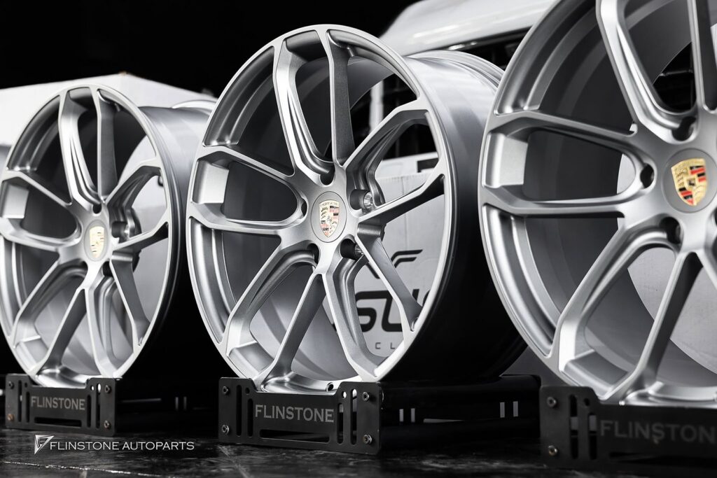 PORSCHE Cayenne 9Y0.2 USUS Forged Wheel [Custom] + USUS Autoclave Carbon Fiber Trunk S