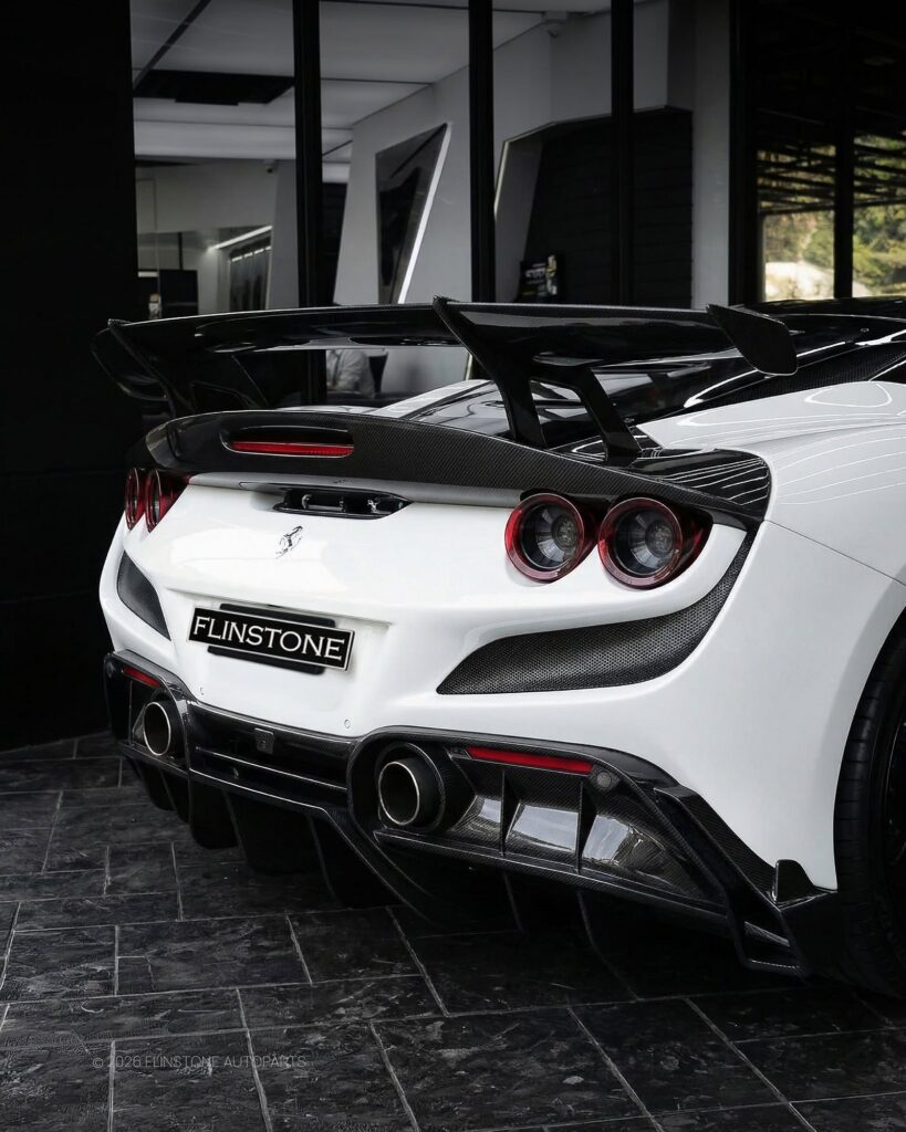 Lamborghini-Ferrari อัปเกรดความโหดให้ม้าลำพองกับชุดท้าย Carbon Fiber เต็มระบบจากแบรน