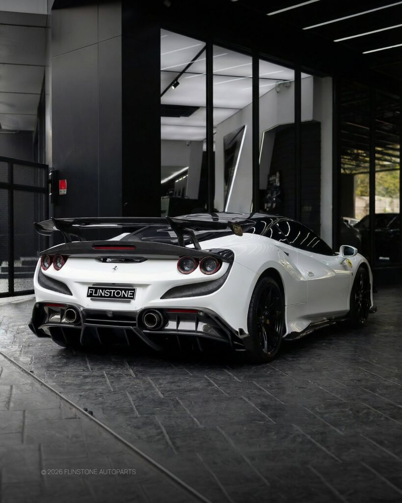 Lamborghini-Ferrari อัปเกรดความโหดให้ม้าลำพองกับชุดท้าย Carbon Fiber เต็มระบบจากแบรน