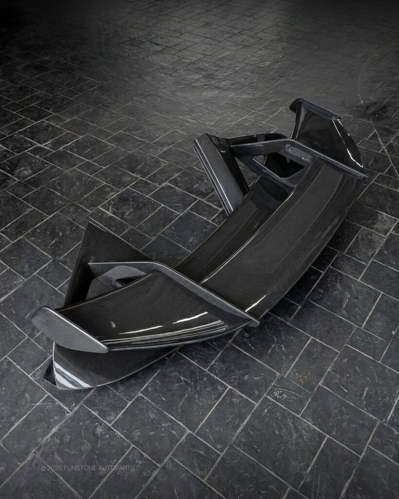 Lamborghini-Ferrari อัปเกรดความโหดให้ม้าลำพองกับชุดท้าย Carbon Fiber เต็มระบบจากแบรน