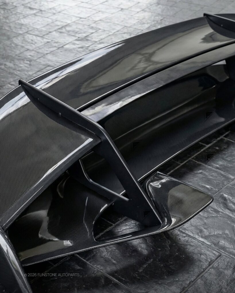 Lamborghini-Ferrari อัปเกรดความโหดให้ม้าลำพองกับชุดท้าย Carbon Fiber เต็มระบบจากแบรน