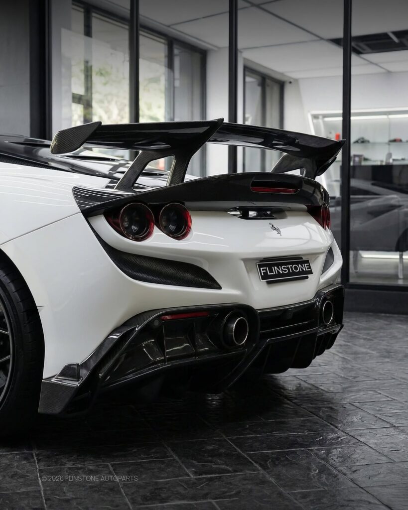 Lamborghini-Ferrari อัปเกรดความโหดให้ม้าลำพองกับชุดท้าย Carbon Fiber เต็มระบบจากแบรน