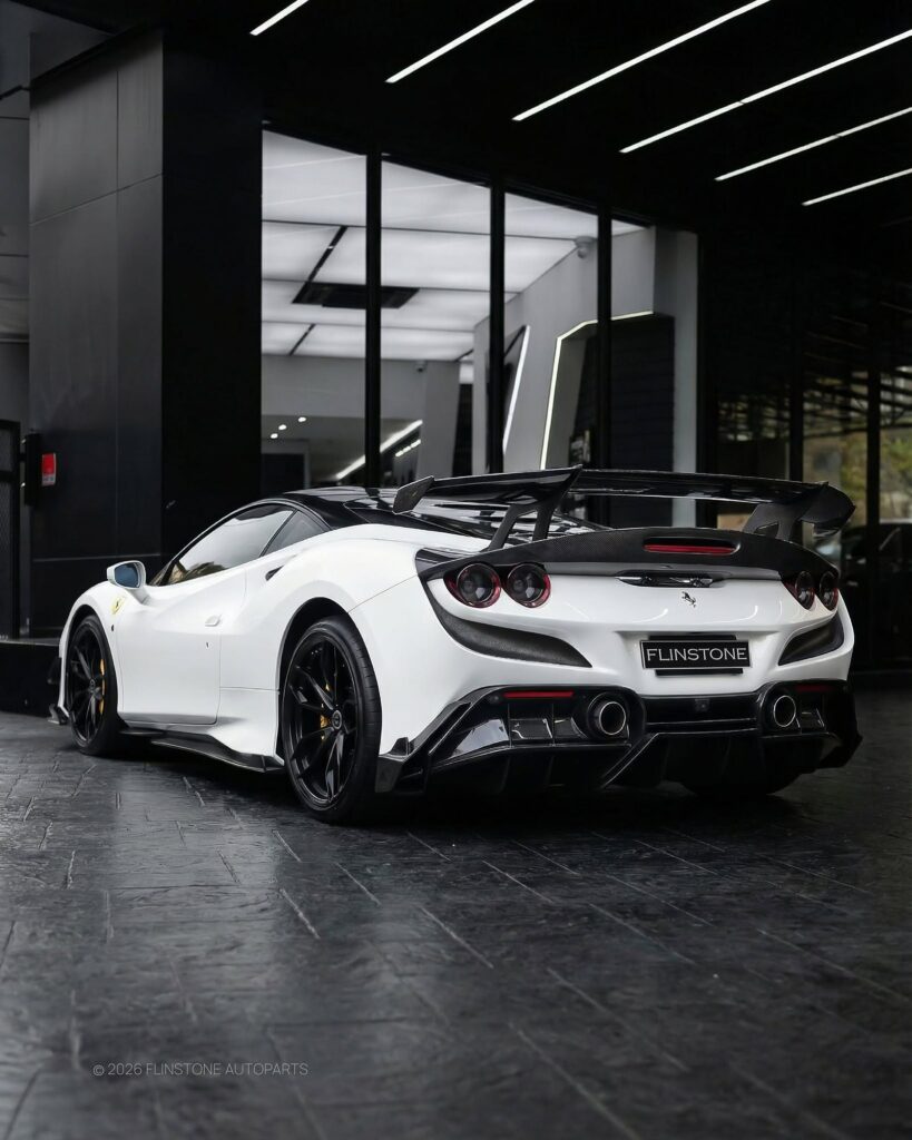 Lamborghini-Ferrari อัปเกรดความโหดให้ม้าลำพองกับชุดท้าย Carbon Fiber เต็มระบบจากแบรน