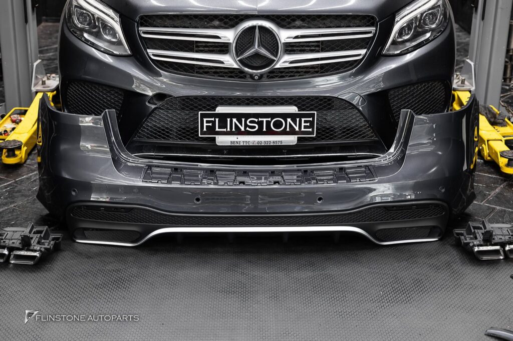 Mercedes-Benz GLE-Class getting ready to fit the body kit GLE63 AMG with a red brake kit A