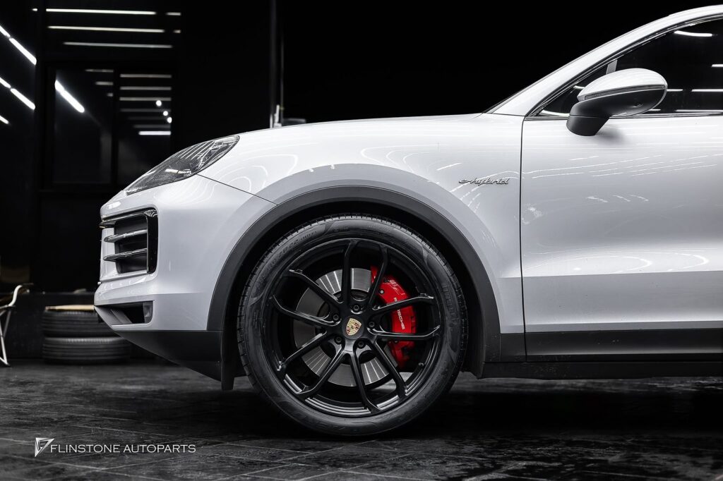 เปลี่ยนลุคเดิมๆ ให้ดูดุดันและทรงพลังยิ่งขึ้นสำหรับ PORSCHE Cayen