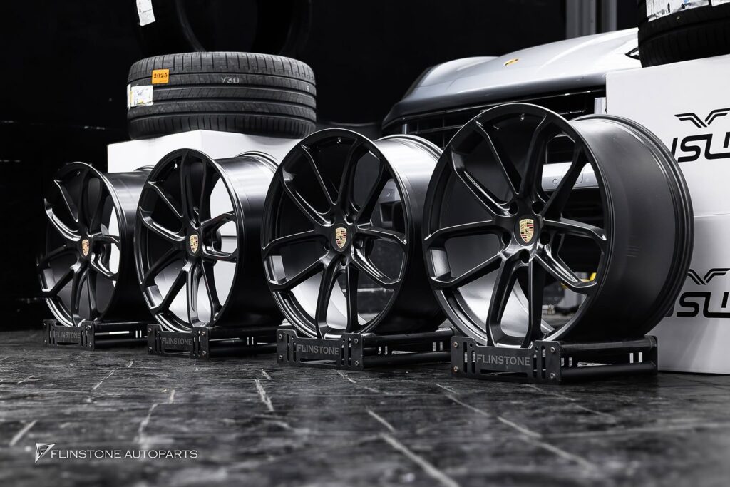 เปลี่ยนลุคเดิมๆ ให้ดูดุดันและทรงพลังยิ่งขึ้นสำหรับ PORSCHE Cayen