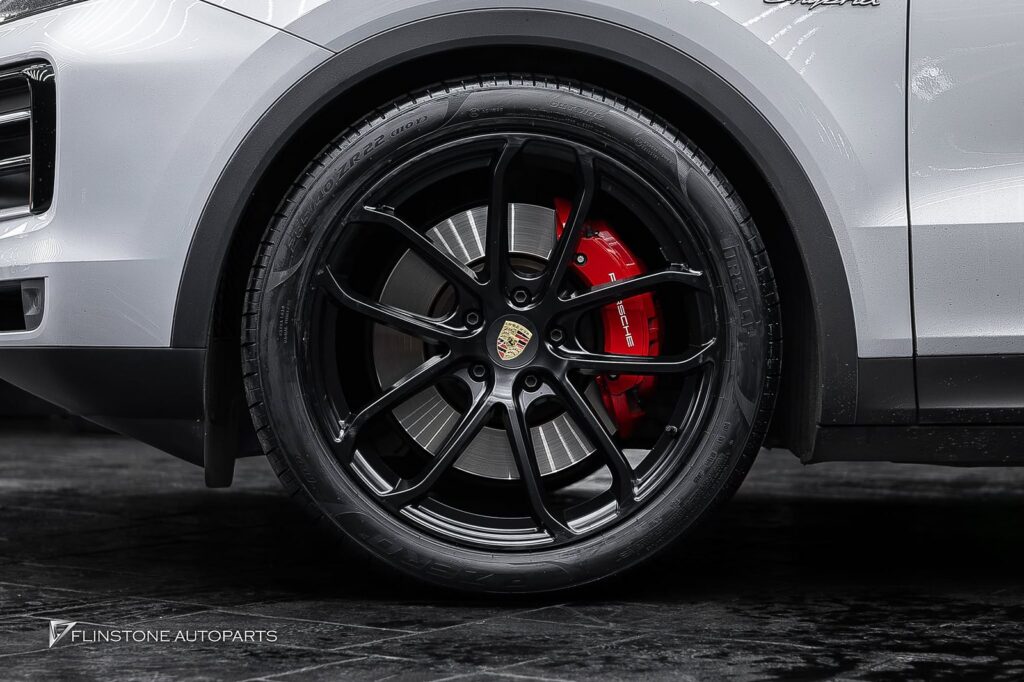 เปลี่ยนลุคเดิมๆ ให้ดูดุดันและทรงพลังยิ่งขึ้นสำหรับ PORSCHE Cayen