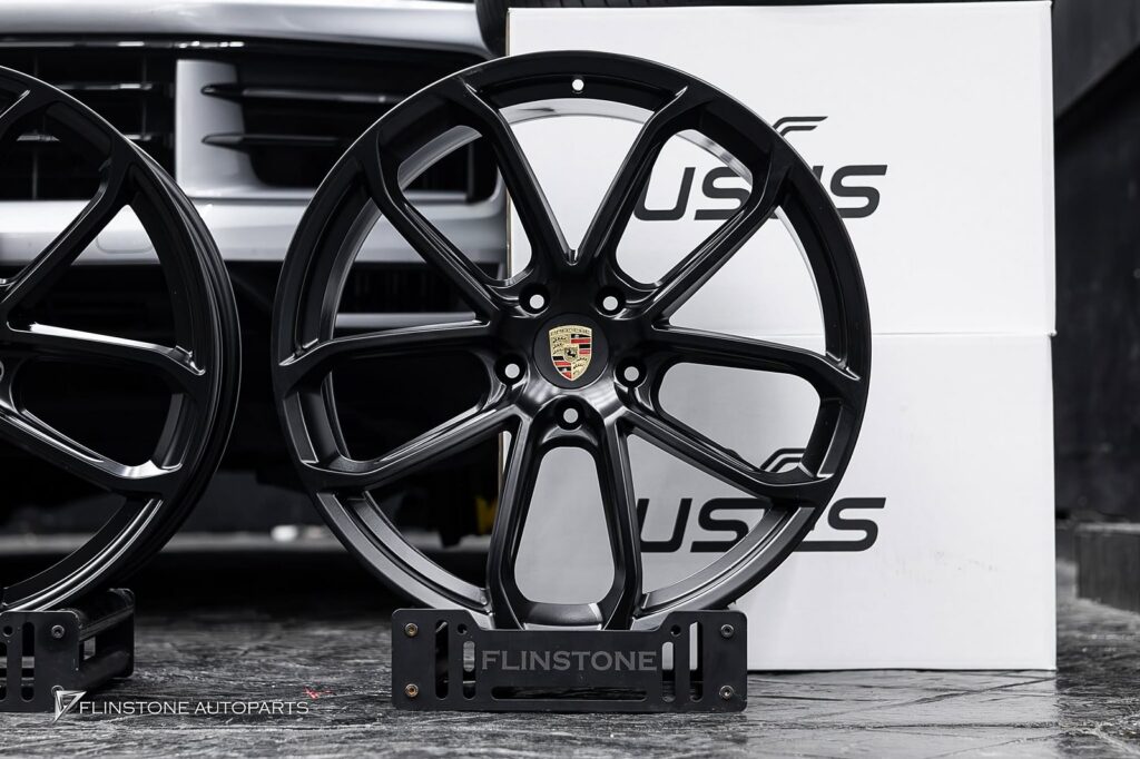 เปลี่ยนลุคเดิมๆ ให้ดูดุดันและทรงพลังยิ่งขึ้นสำหรับ PORSCHE Cayen
