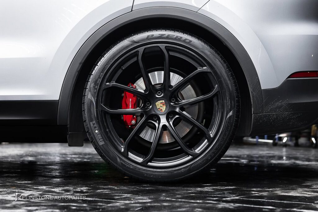 เปลี่ยนลุคเดิมๆ ให้ดูดุดันและทรงพลังยิ่งขึ้นสำหรับ PORSCHE Cayen