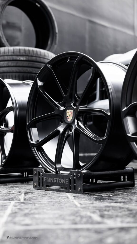 เปลี่ยนลุคเดิมๆ ให้ดูดุดันและทรงพลังยิ่งขึ้นสำหรับ PORSCHE Cayen