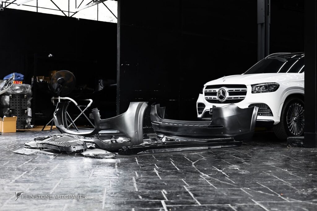 Mercedes-Benz เรียงพร้อมสำหรับการติดตั้งชุดแต่ง MAYBACH ใน X167 GLS-Class