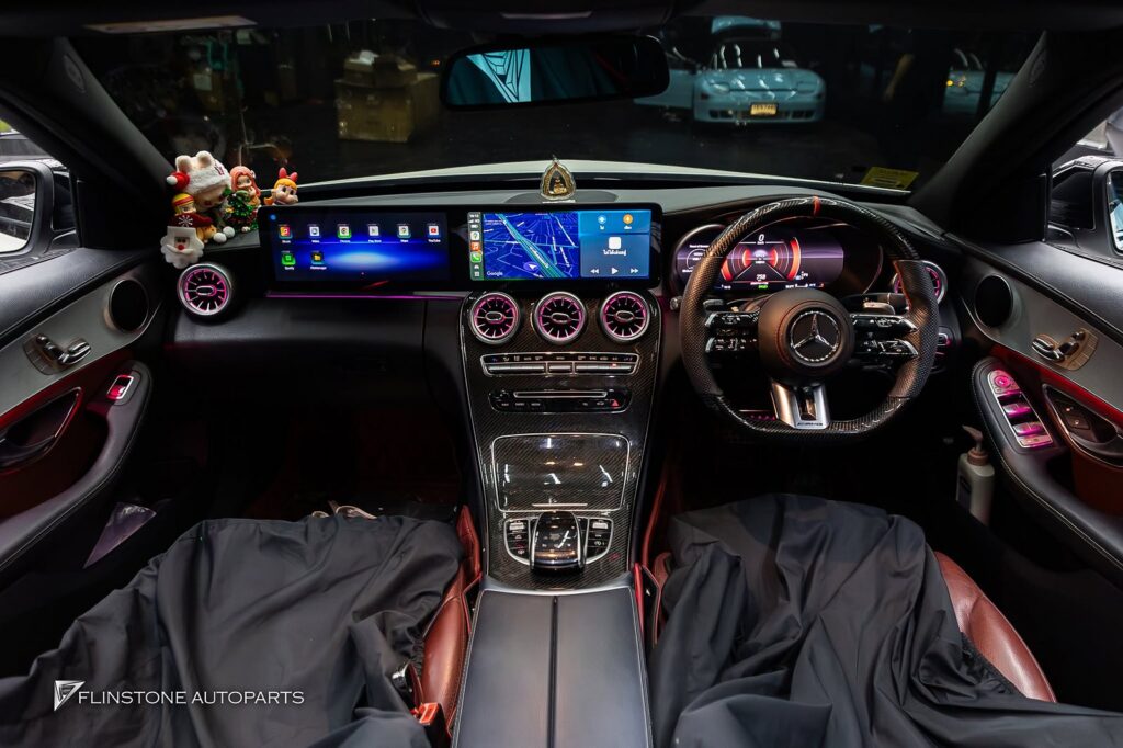 Mercedes-Benz W205 C205 C-Class 2024 luxury design: the screen blends into the console