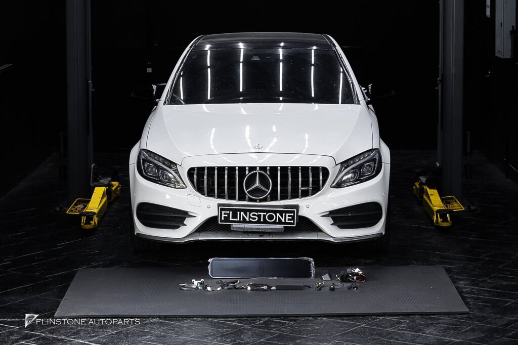 Mercedes-Benz W205 C205 C-Class 2024 luxury design: the screen blends into the console