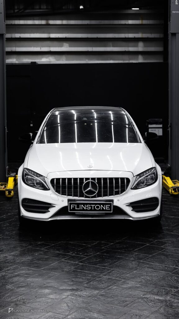Mercedes-Benz W205 C205 C-Class 2024 luxury design: the screen blends into the console