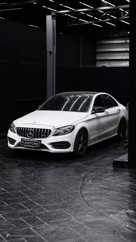 Mercedes-Benz W205 C205 C-Class 2024 luxury design: the screen blends into the console