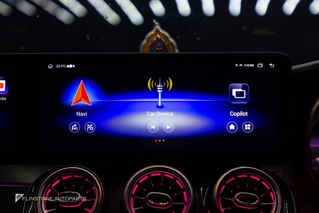 Mercedes-Benz W205 C205 C-Class 2024 luxury design: the screen blends into the console