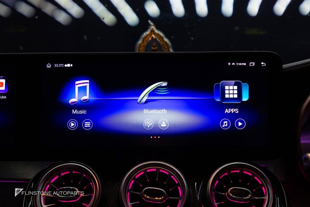 Mercedes-Benz W205 C205 C-Class 2024 luxury design: the screen blends into the console
