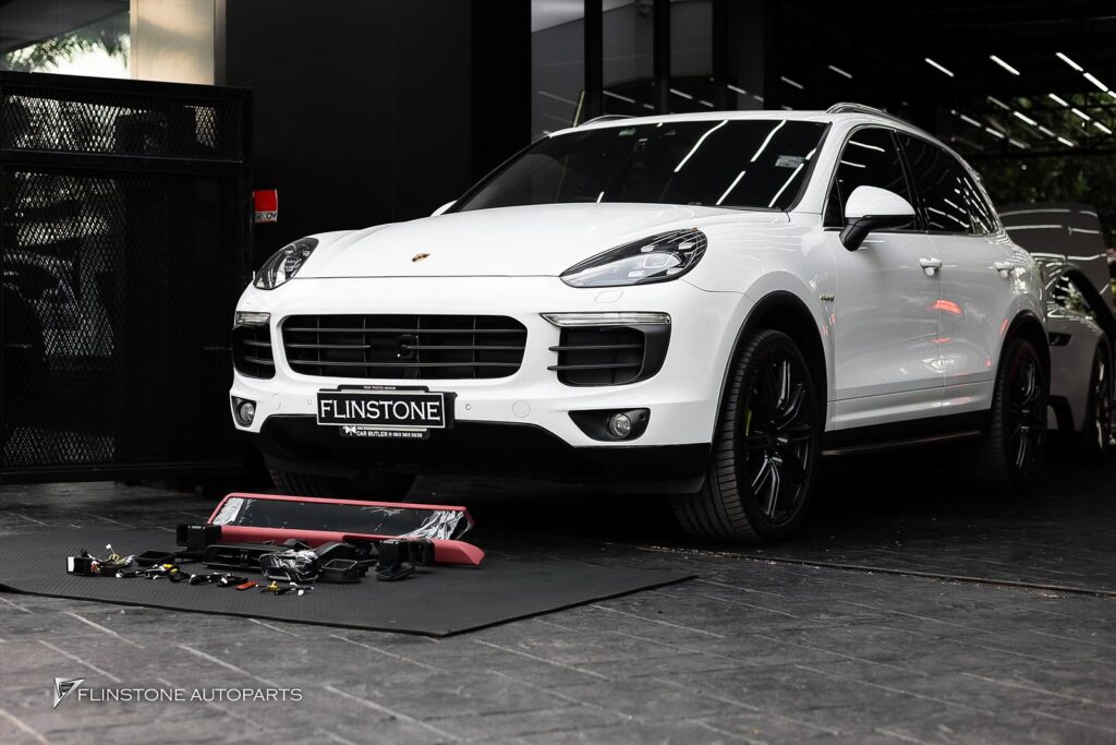 a more advanced interior than anyone else with PORSCHE Cayenne (958) that came in
