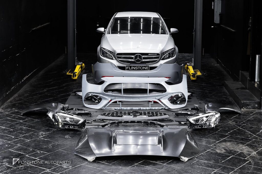 Mercedes-Benz ใครที่ขับ W205 C-Class อยู่ แล้วเริ่มรู้สึกว่าหน้าตารถเริ่มดูเดิ