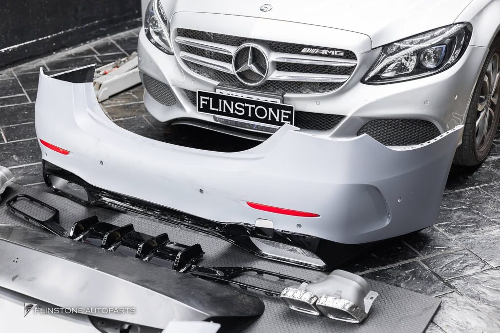 Mercedes-Benz ใครที่ขับ W205 C-Class อยู่ แล้วเริ่มรู้สึกว่าหน้าตารถเริ่มดูเดิ