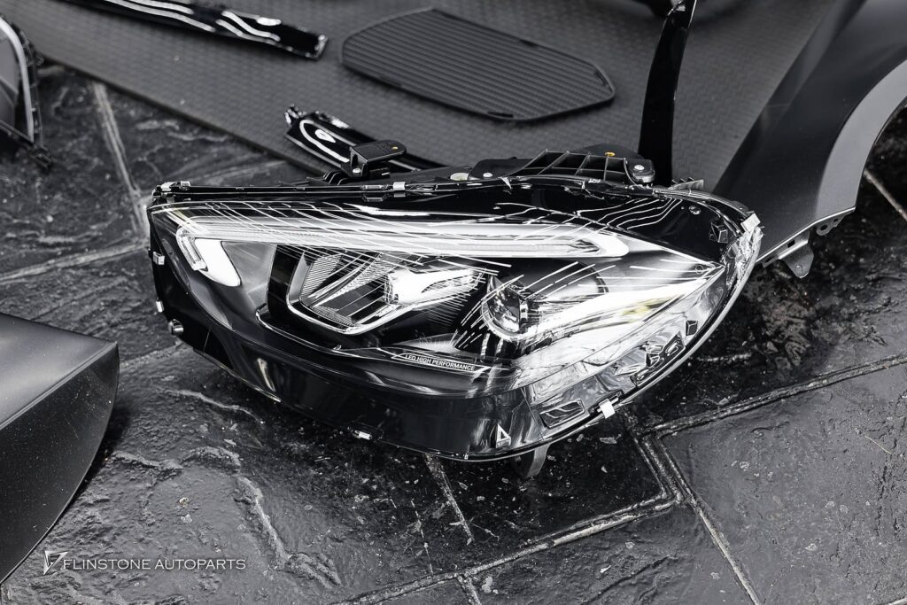 Mercedes-Benz ใครที่ขับ W205 C-Class อยู่ แล้วเริ่มรู้สึกว่าหน้าตารถเริ่มดูเดิ
